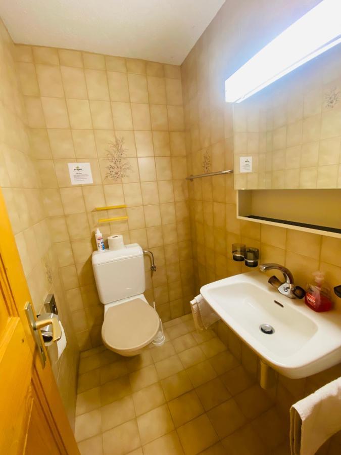 Rooms With Private Bathrooms Saas im Prattigau Εξωτερικό φωτογραφία